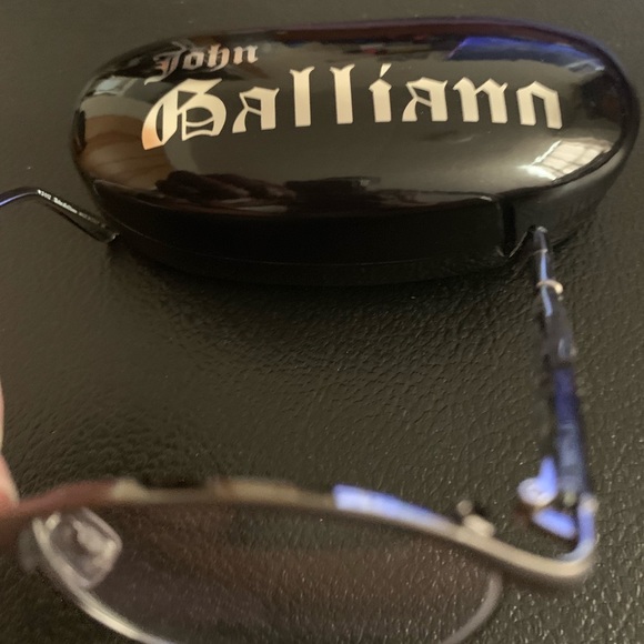 Eyewear - Picture 6 of 6